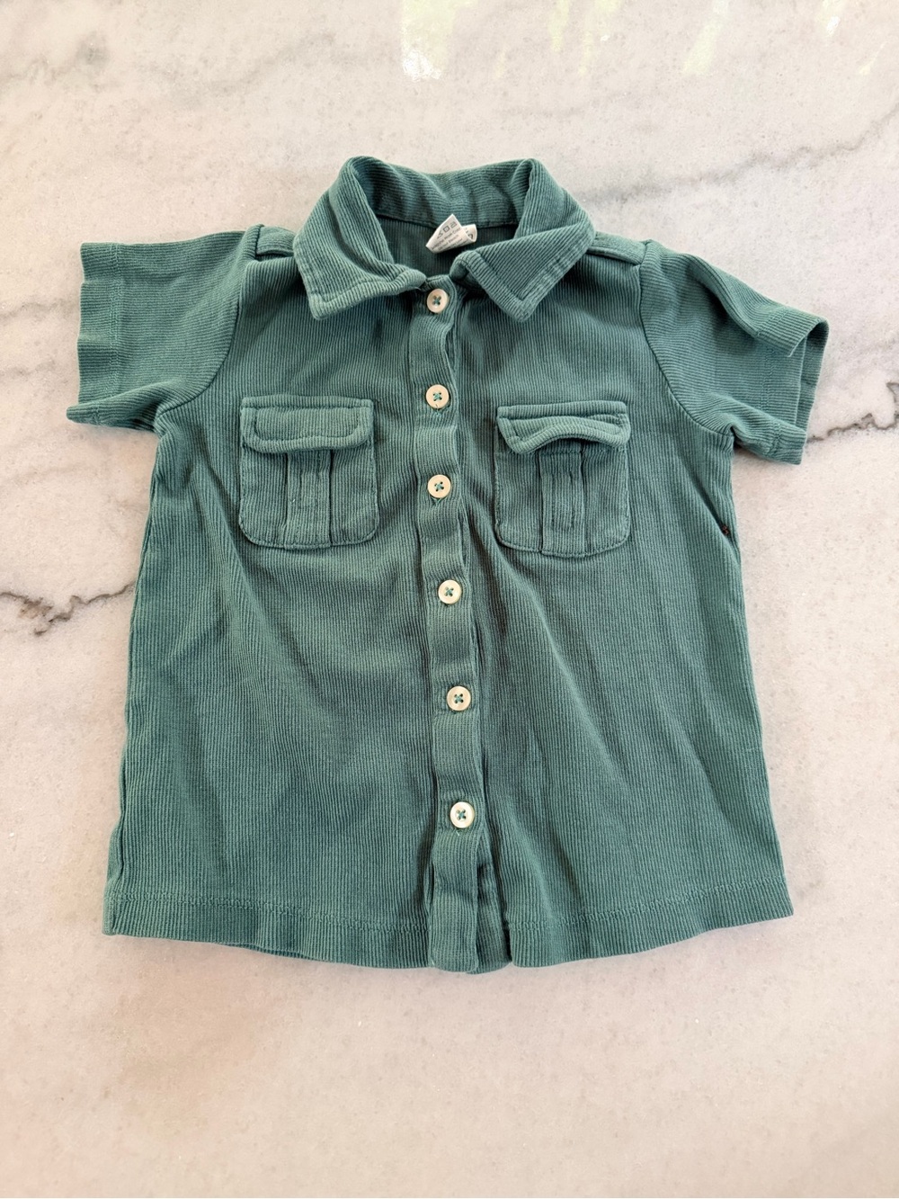 kate quinn Short-Sleeve Button-Down Shirt in Green